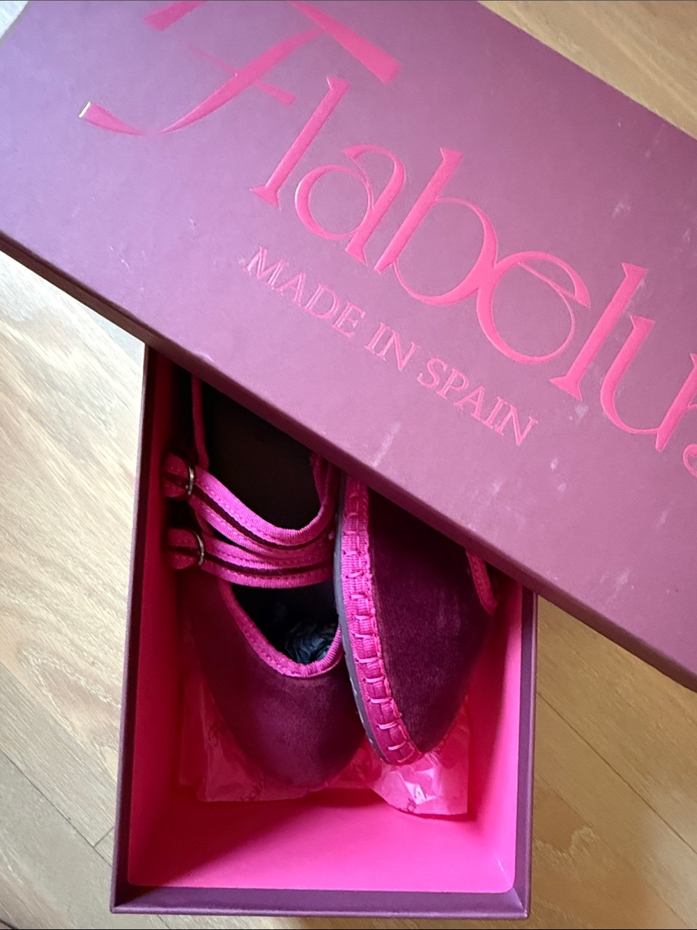 Flabelus Claire Women's Double-Strap Velvet Mary Janes in Burgundy NWT - Picture 6 of 6